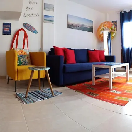 The Spot House בית הארחה *